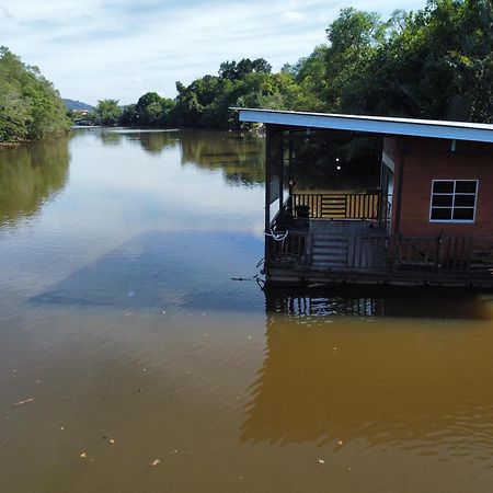 Qimmy Riverside Floating Cabin กัวลาตรังกานู ภายนอก รูปภาพ