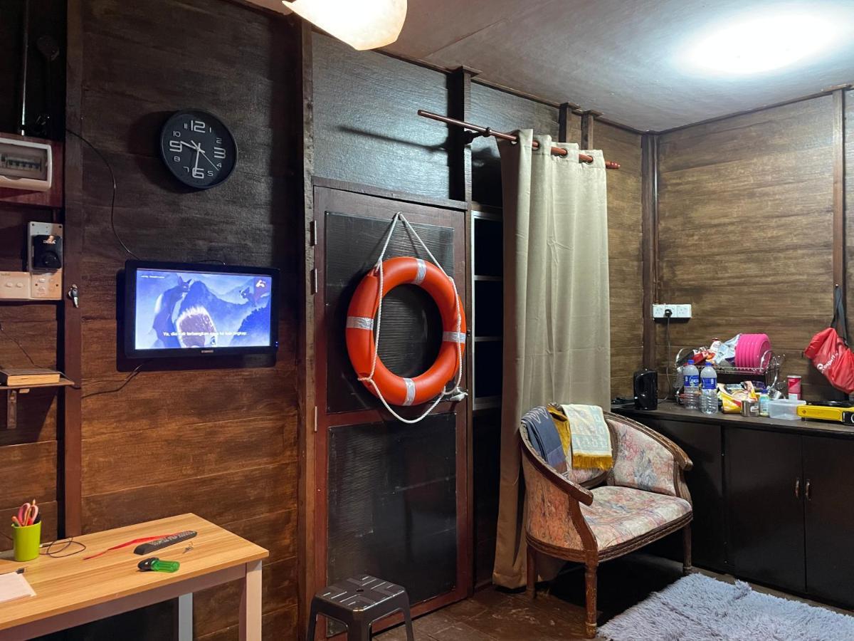 Qimmy Riverside Floating Cabin กัวลาตรังกานู ภายนอก รูปภาพ