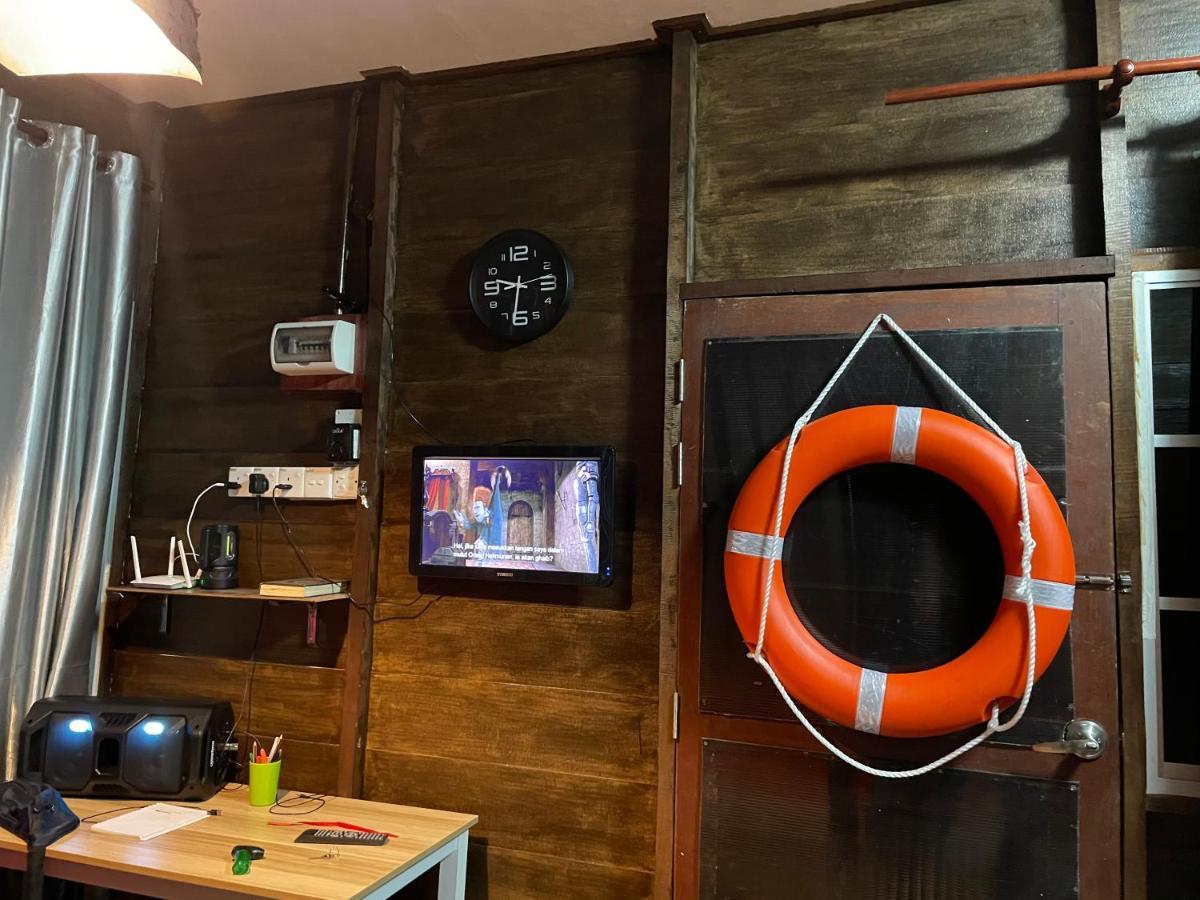 Qimmy Riverside Floating Cabin กัวลาตรังกานู ภายนอก รูปภาพ