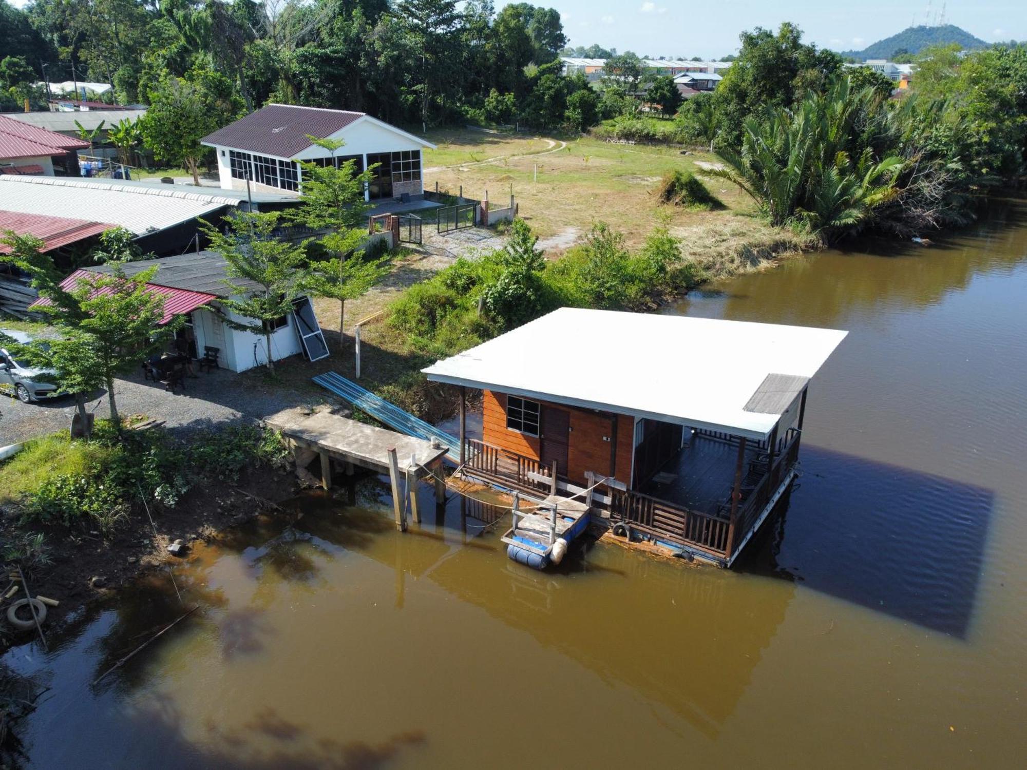 Qimmy Riverside Floating Cabin กัวลาตรังกานู ภายนอก รูปภาพ